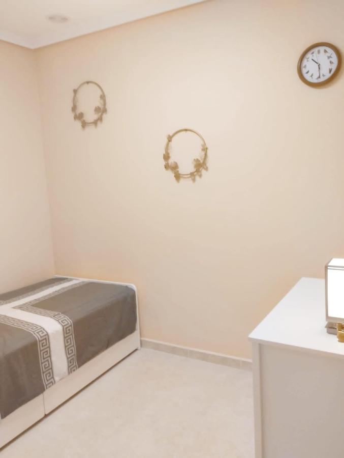 Torrevieja 2 Bedroom Holiday Apartment Luaran gambar